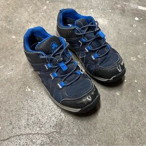 Boys hiking sneakers